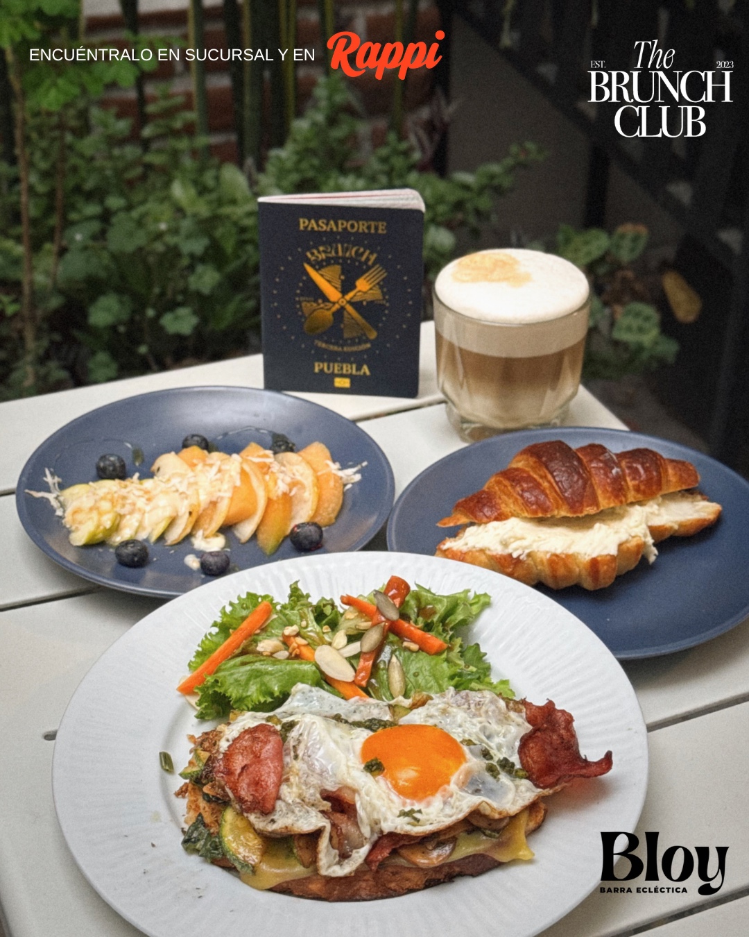 Menú de temporada de Bloy Café con café con leche, croissant y huevo con ensalada